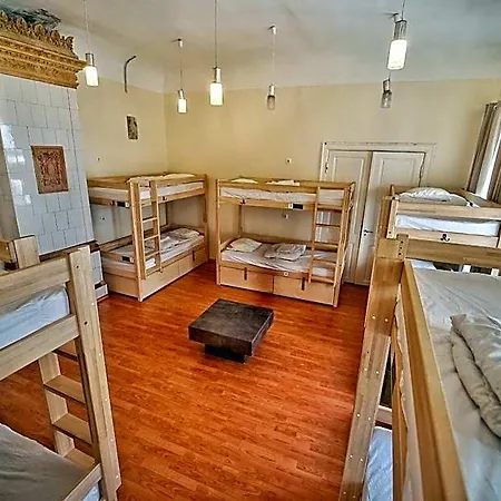 Hostal The Monks Bunk & Bar *