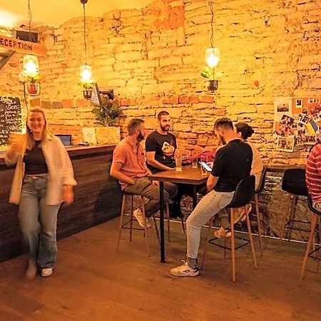 Hostal The Monks Bunk & Bar *