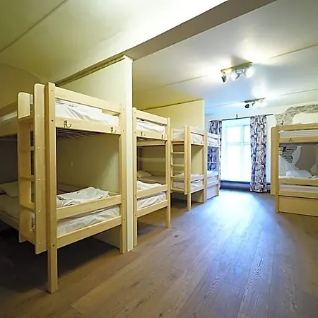 The Monks Bunk & Bar Hostal *