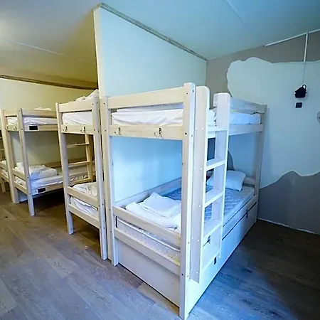 The Monks Bunk & Bar Hostal *