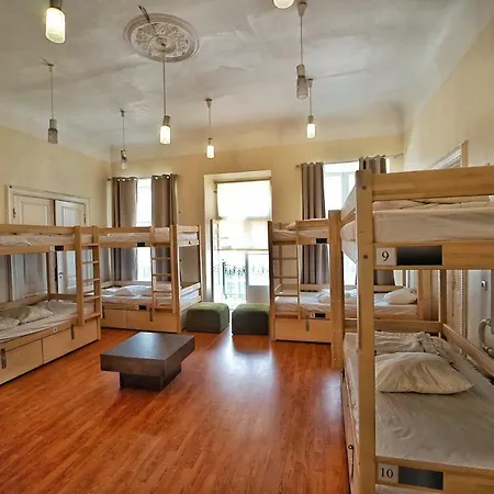 The Monks Bunk & Bar אכסניה *