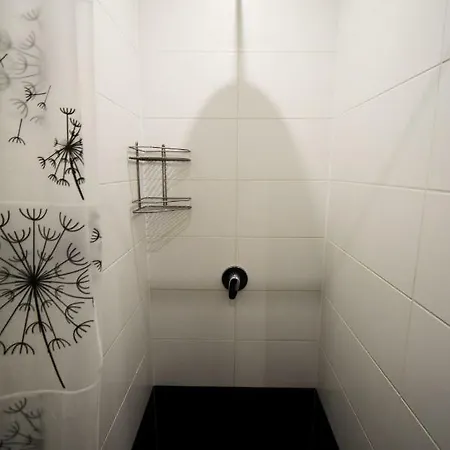 The Monks Bunk & Bar אכסניה