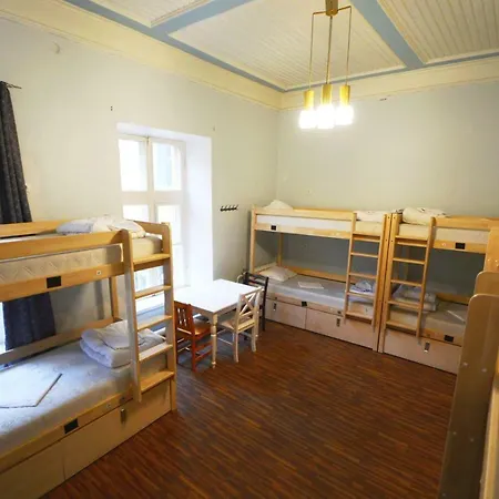 The Monks Bunk & Bar אכסניה *