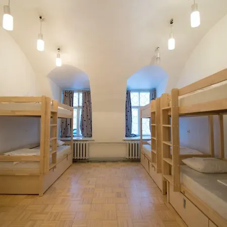 אכסניה The Monks Bunk & Bar *