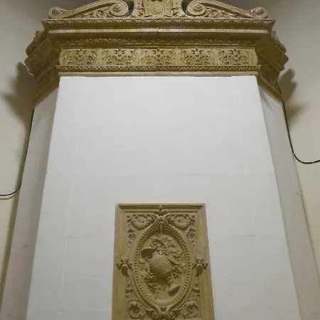 The Monks Bunk & Bar אכסניה