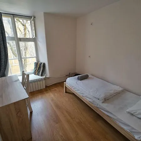 The Monks Bunk & Bar אכסניה