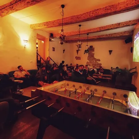 The Monks Bunk & Bar אכסניה