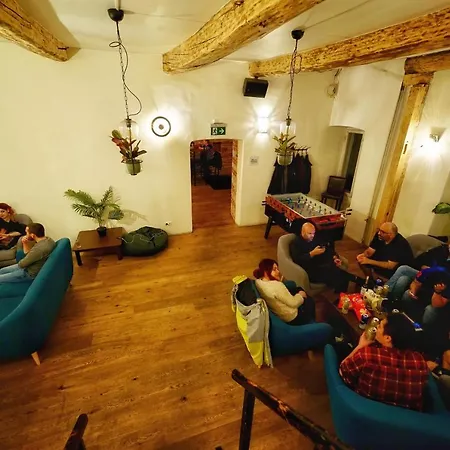 The Monks Bunk & Bar אכסניה